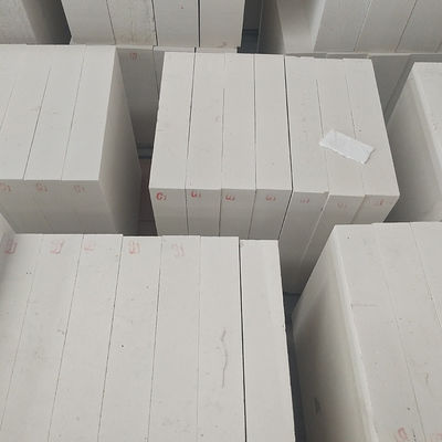 Λευκό ανθεκτικό τούβλο σειράς AZS Zirconia Corundum Block για περιβάλλοντα θερμοκρασίας